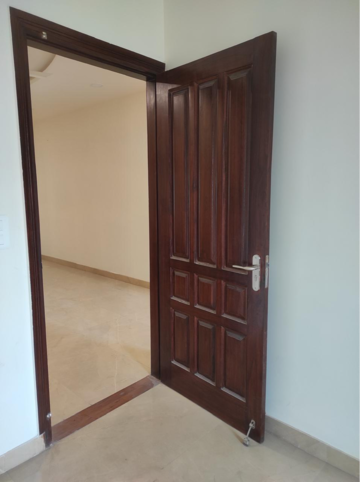 Room in 3 BHK Builder Floor at Sector 16 – for Sale