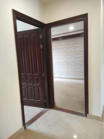Room in 3 BHK Builder Floor at Sector 16 – for Sale