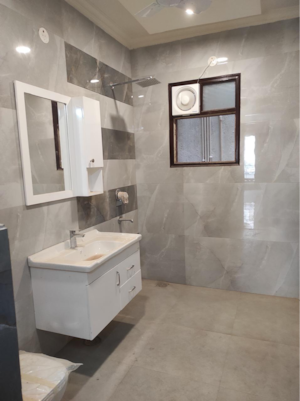 Bathroom in 3 BHK Builder Floor at Sector 16 – for Sale