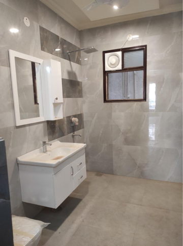 Bathroom in 3 BHK Builder Floor at Sector 16 – for Sale