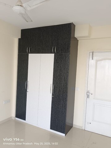 Room in 3 BHK Apartment at Omaxe The Palace, Gomti Nagar – for Rent