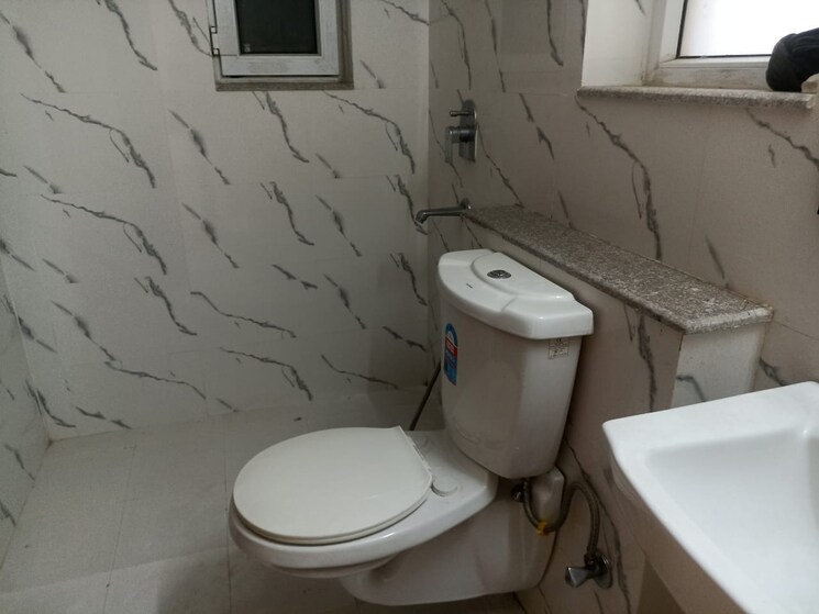 Bathroom, ramprastha-primera 3 Bedroom 1695 Sq.Ft. Apartment In Sector 37d Gurgaon 8718342