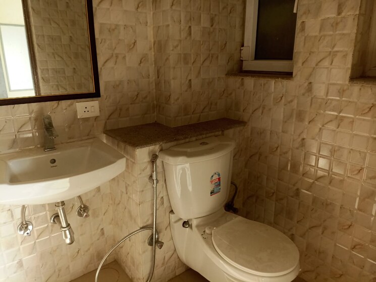 Bathroom, ramprastha-primera 3 Bedroom 1695 Sq.Ft. Apartment In Sector 37d Gurgaon 8718342