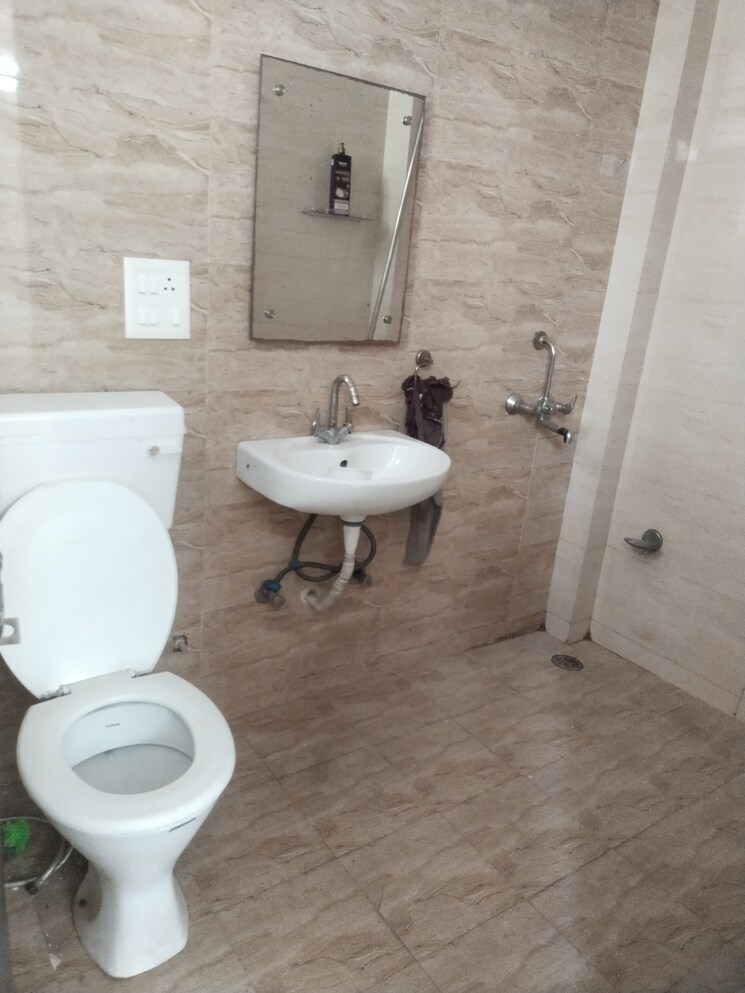 Bathroom, sector 46 2 Bedroom 936 Sq.Ft. Builder Floor In Sector 46 Gurgaon 8718355