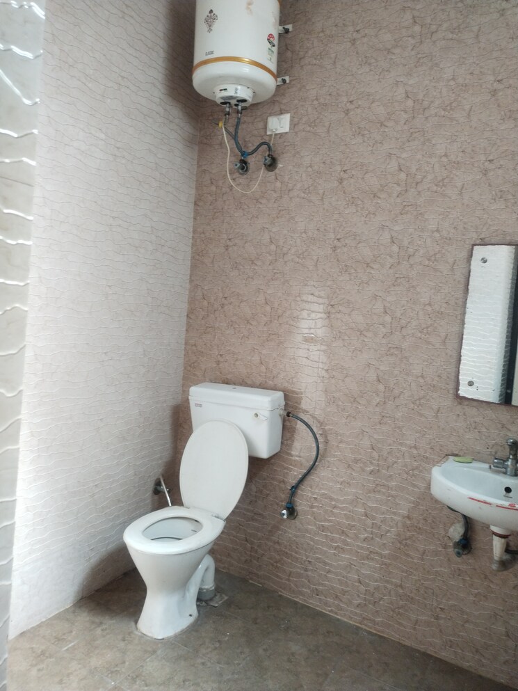 Bathroom, sector 46 2 Bedroom 936 Sq.Ft. Builder Floor In Sector 46 Gurgaon 8718355
