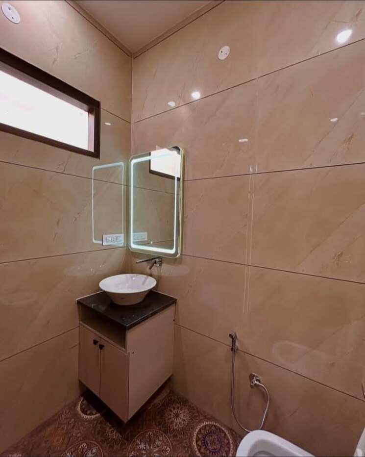 Attached Bathroom, sector 32 3 Bedroom 2700 Sq.Ft. Builder Floor In Sector 32 Faridabad 8718379