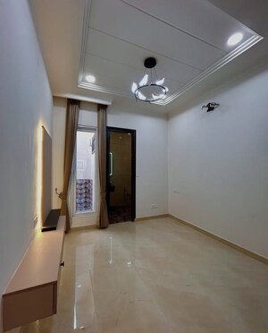 Room in 3 BHK Builder Floor at Sector 32 – for Sale