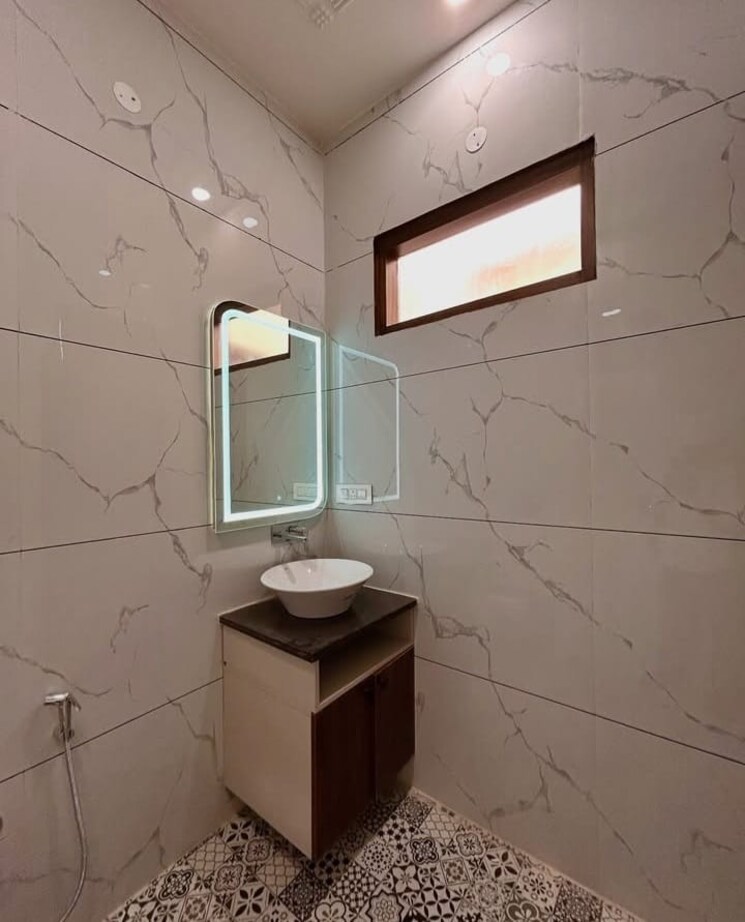 Attached Bathroom, sector 32 3 Bedroom 2700 Sq.Ft. Builder Floor In Sector 32 Faridabad 8718379