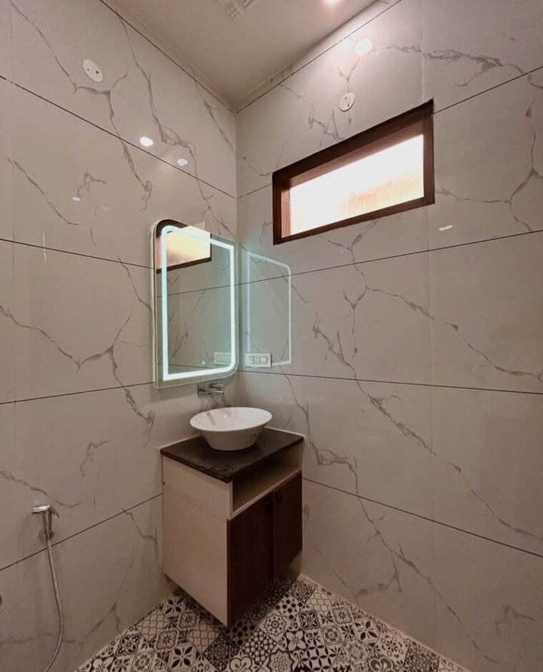 Attached Bathroom, sector 32 3 Bedroom 2700 Sq.Ft. Builder Floor In Sector 32 Faridabad 8718379