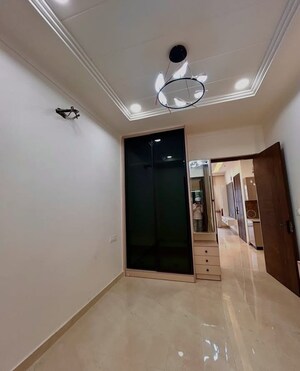 Room in 3 BHK Builder Floor at Sector 32 – for Sale