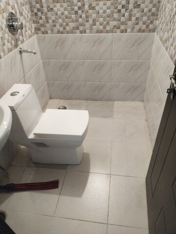 Master Bedroom in 1 BHK Builder Floor at Sector 46 – for Rent
