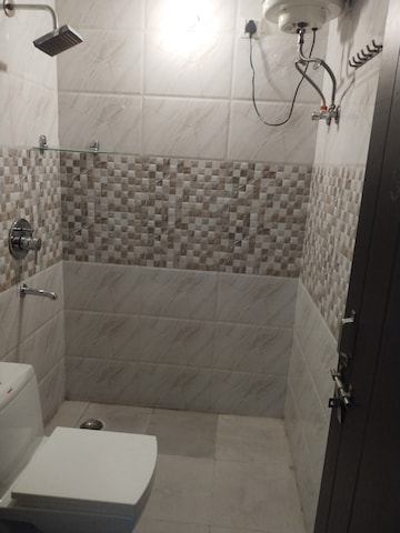 Bathroom in 1 BHK Builder Floor at Sector 46 – for Rent