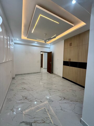 Room in 3 BHK Builder Floor at Sector 51 – for Sale