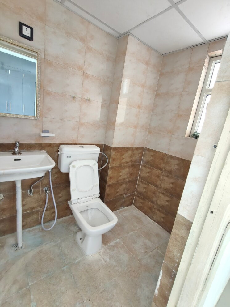 Bathroom, rof-alante 3 Bedroom 645 Sq.Ft. Apartment In Sector 108 Gurgaon 8718444