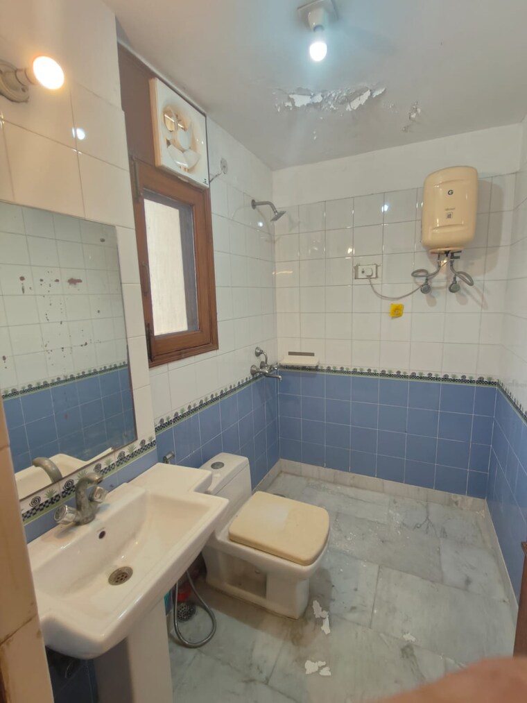 Bathroom, palam 3 Bedroom 900 Sq.Ft. Builder Floor In Palam Delhi 8718452