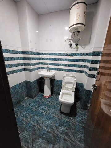 Bathroom in 2 BHK Builder Floor at Sector 42 – for Rent