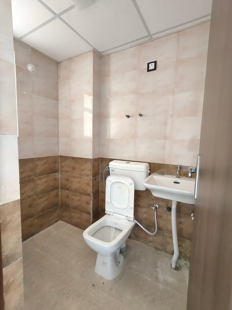 Bathroom, rof-alante 3 Bedroom 645 Sq.Ft. Apartment In Sector 108 Gurgaon 8718469