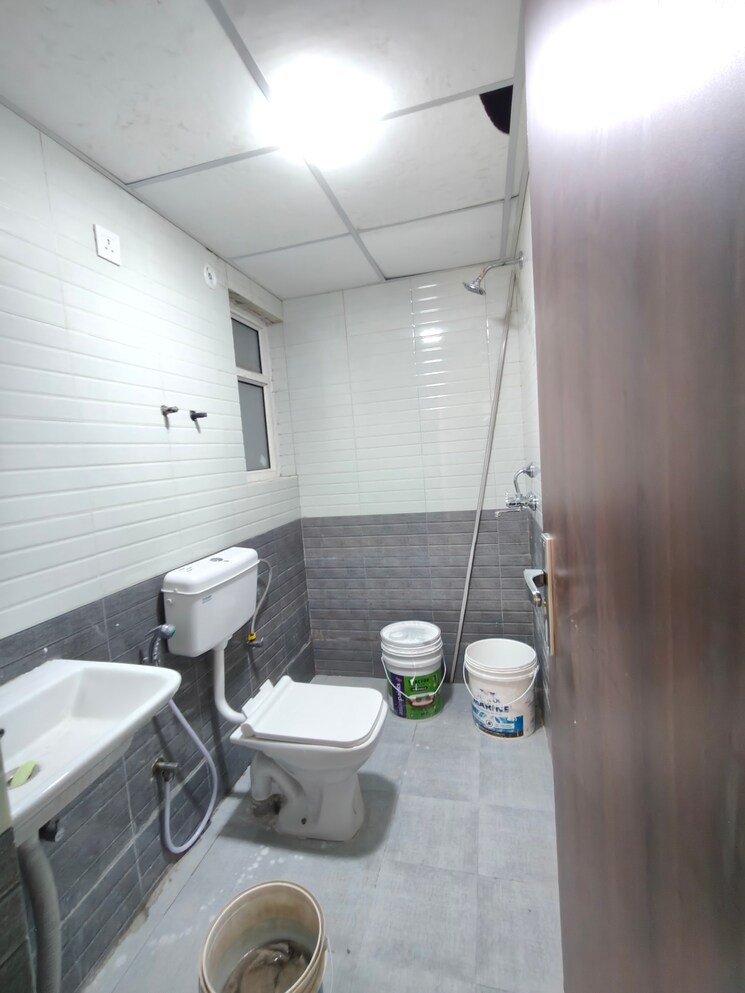 Bathroom, rof-alante 3 Bedroom 645 Sq.Ft. Apartment In Sector 108 Gurgaon 8718469