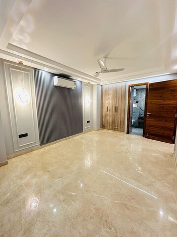 Room in 4 BHK Builder Floor at Ansal Sushant Lok I, Sector 43 – for Sale