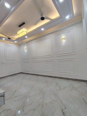 Room in 5 BHK Builder Floor at Niti Khand I – for Sale