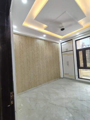Room in 5 BHK Builder Floor at Niti Khand I – for Sale