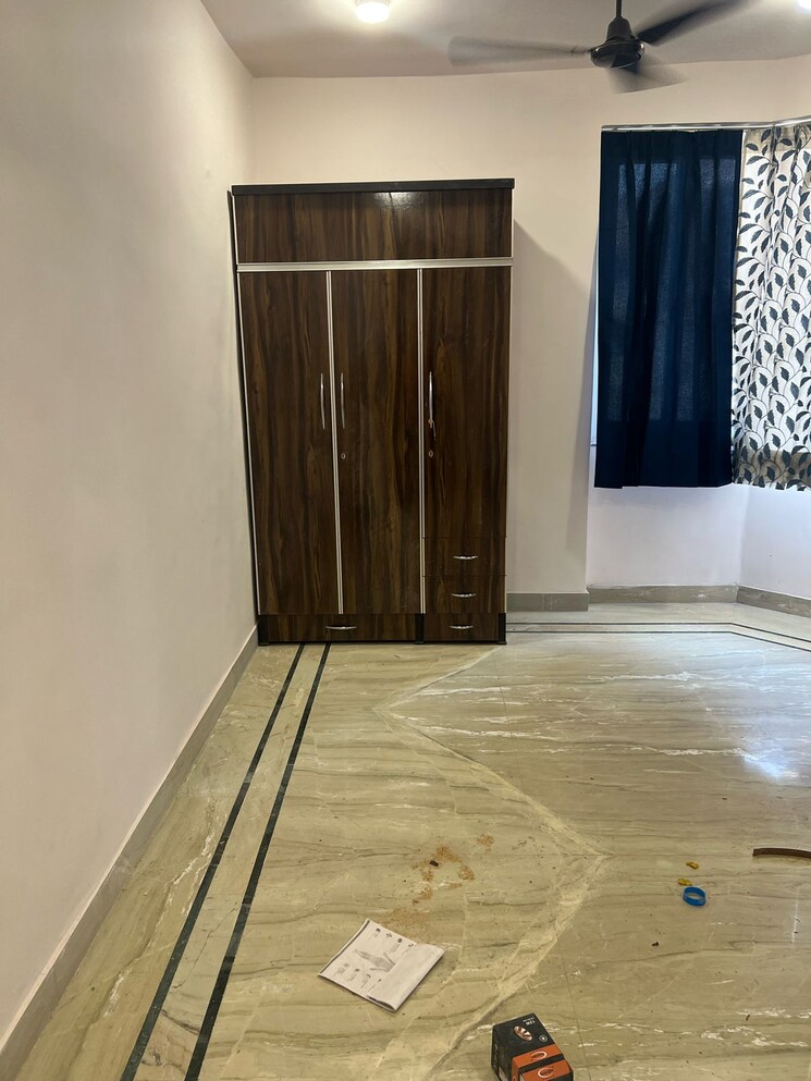 Room, sector 22 dwarka 3 Bedroom 1600 Sq.Ft. Apartment In Sector 22 Dwarka Delhi 8718505