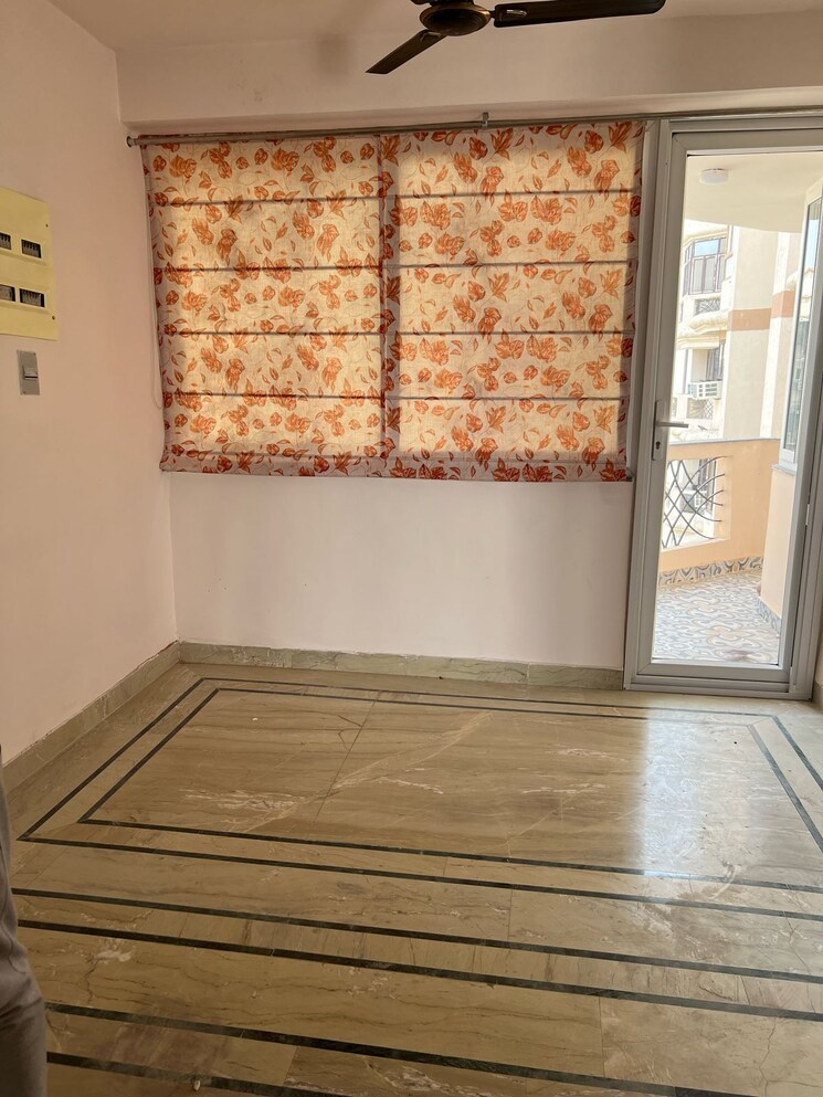 Room, sector 22 dwarka 3 Bedroom 1600 Sq.Ft. Apartment In Sector 22 Dwarka Delhi 8718505