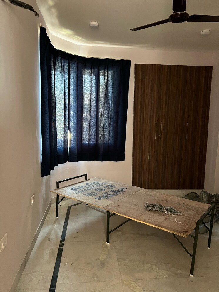 Room, sector 22 dwarka 3 Bedroom 1600 Sq.Ft. Apartment In Sector 22 Dwarka Delhi 8718505
