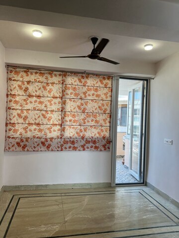 Room in 3 BHK Apartment at Sector 22 Dwarka – for Rent