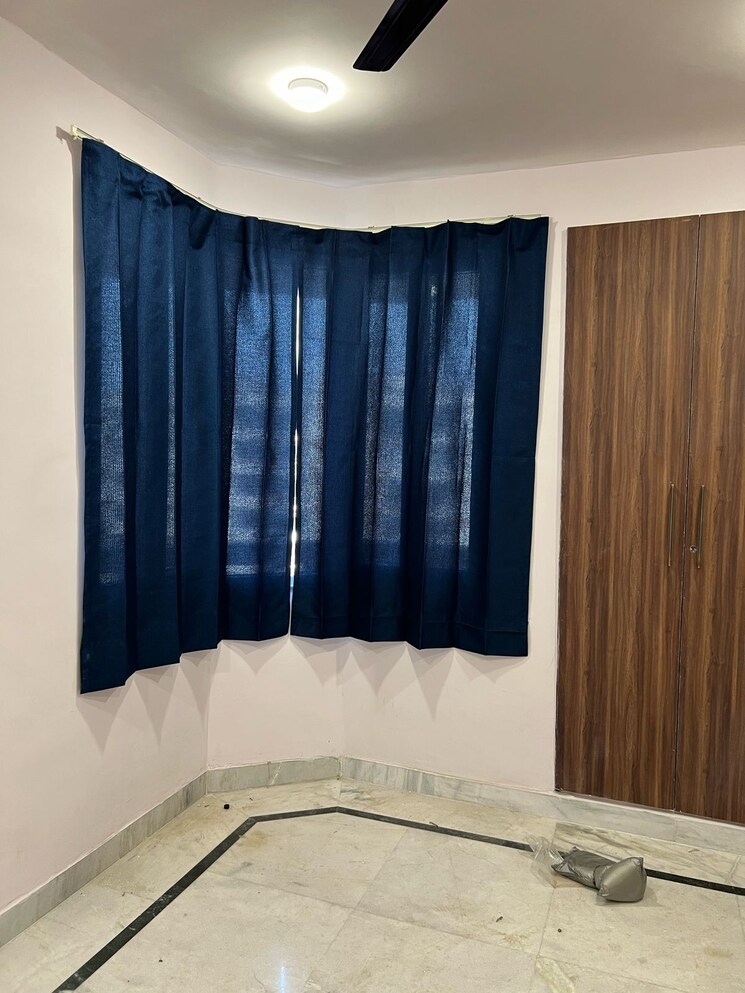 Room, sector 22 dwarka 3 Bedroom 1600 Sq.Ft. Apartment In Sector 22 Dwarka Delhi 8718505