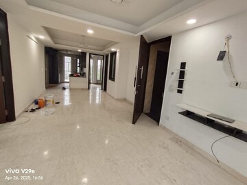Room in 3 BHK Apartment at Smart World Orchard, Sector 61 – for Rent