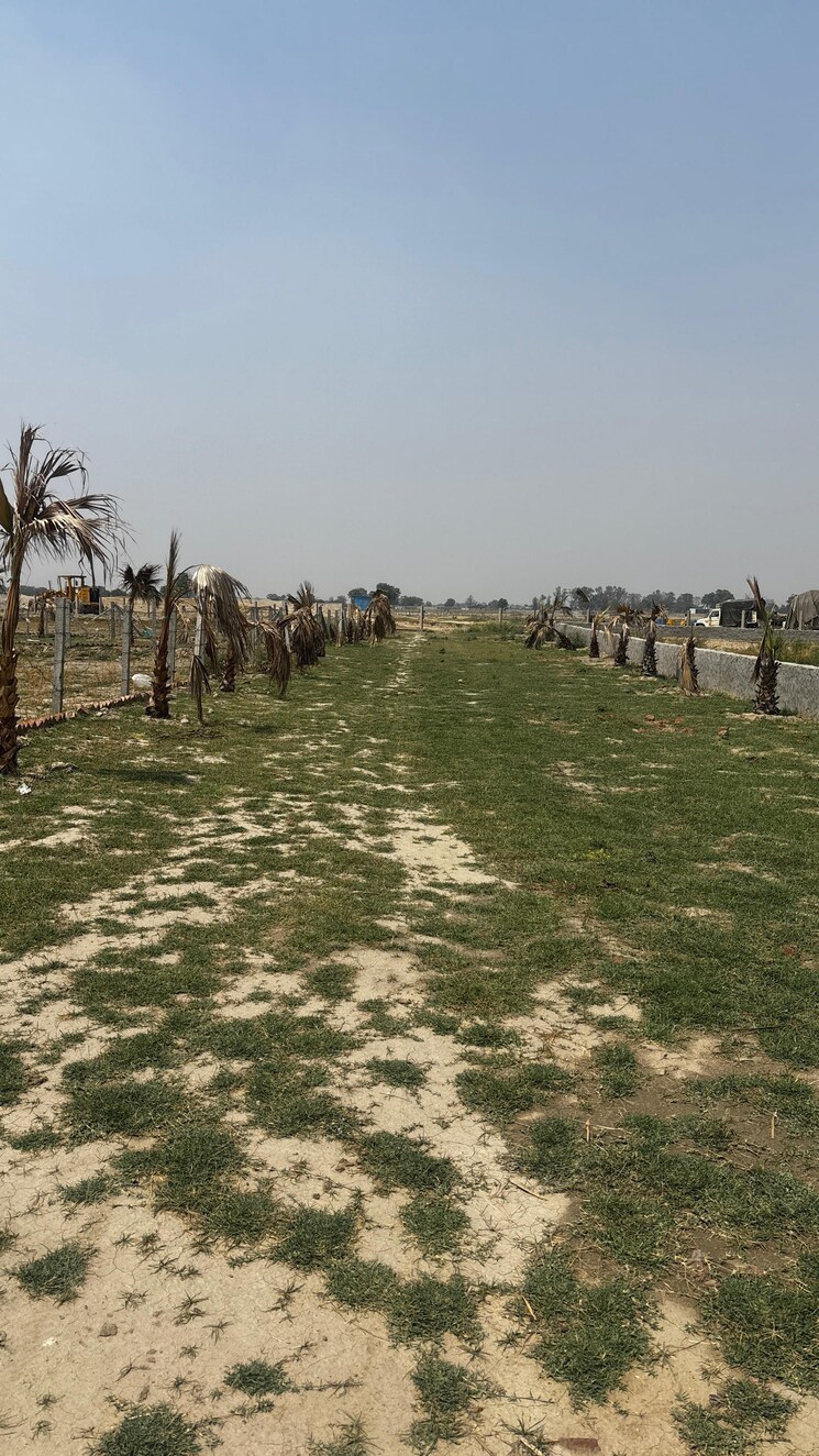 undefined, jewar  95 Sq.Yd. Plot In Jewar Greater Noida 8718557