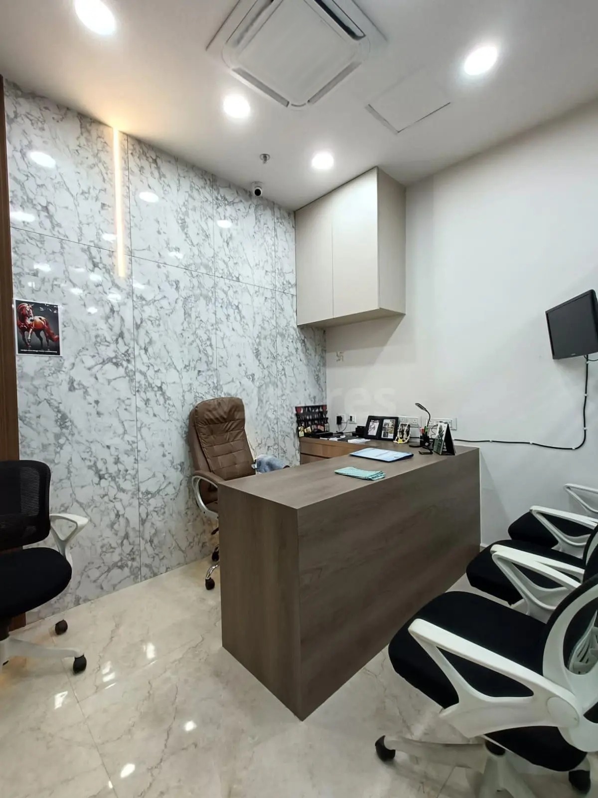Office Space For Rent in Mani Casadona