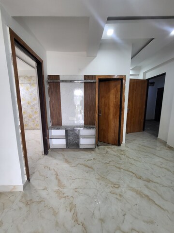 Room in 2 BHK Apartment at Knowledge Park V Greater Noida – for Sale