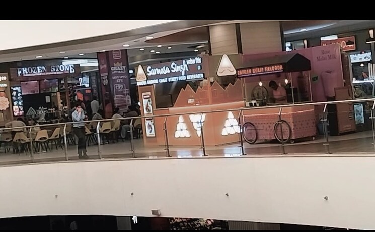 Team Area, sector 32 Commercial Shop 200 Sq.Ft. In Sector 32 Noida 8718655