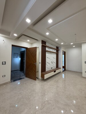 Room in 3 BHK Builder Floor at Sector 28 – for Sale