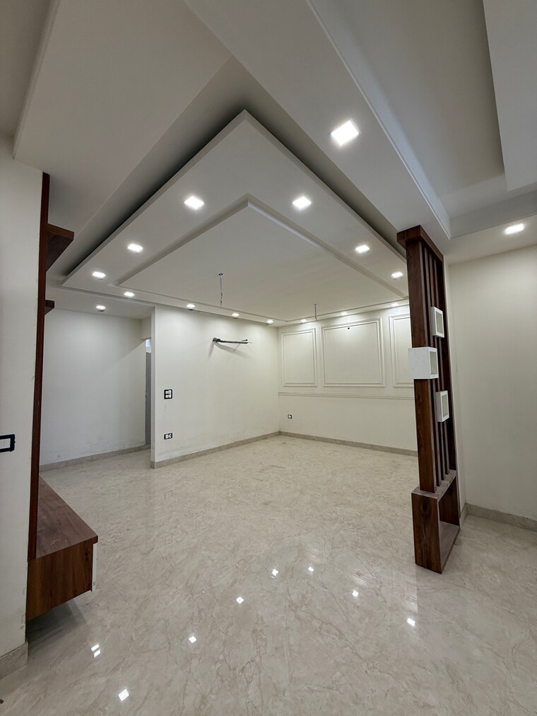 Room, sector 28 3 Bedroom 250 Sq.Yd. Builder Floor In Sector 28 Faridabad 8718641