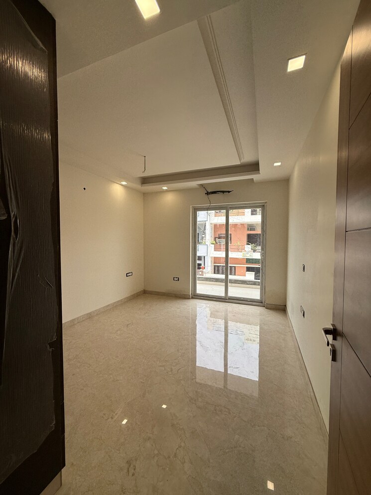 Room, sector 28 3 Bedroom 250 Sq.Yd. Builder Floor In Sector 28 Faridabad 8718641