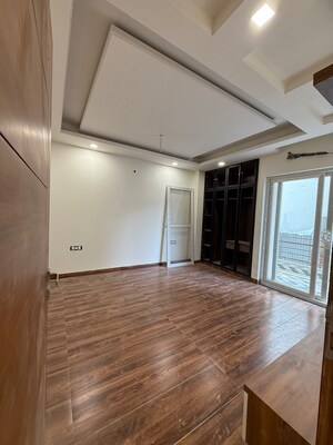 Room in 3 BHK Builder Floor at Sector 28 – for Sale