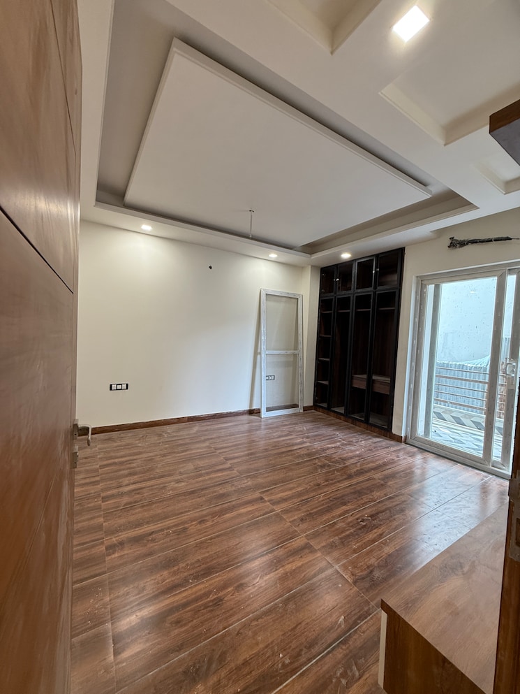 Room, sector 28 3 Bedroom 250 Sq.Yd. Builder Floor In Sector 28 Faridabad 8718641