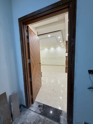 Room in 3 BHK Builder Floor at Sector 28 – for Sale