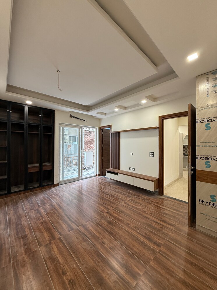 Room, sector 28 3 Bedroom 250 Sq.Yd. Builder Floor In Sector 28 Faridabad 8718641