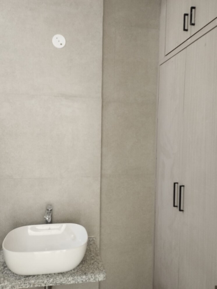 Bathroom, sector 57 3 Bedroom 205 Sq.Yd. Builder Floor In Sector 57 Gurgaon 8718648