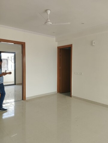 Room in 3 BHK Builder Floor at Sector 57 – for Rent