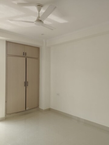 Room in 3 BHK Builder Floor at Sector 57 – for Rent