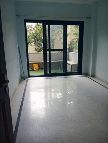 Room in 4 BHK Builder Floor at DLF Pink Town House, Dlf City Phase 3 – for Rent