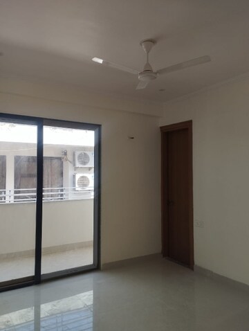 Room in 3 BHK Builder Floor at Sector 57 – for Rent