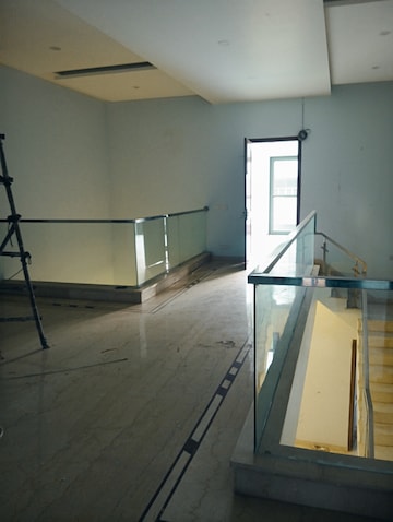 Kitchen in 4 BHK Builder Floor at DLF Pink Town House, Dlf City Phase 3 – for Rent