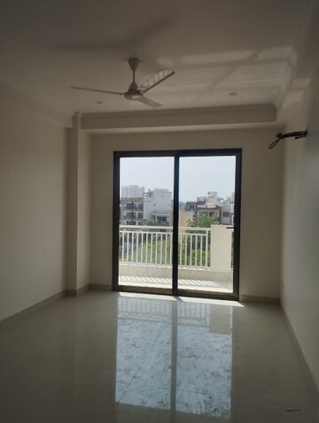 Room in 3 BHK Builder Floor at Sector 57 – for Rent