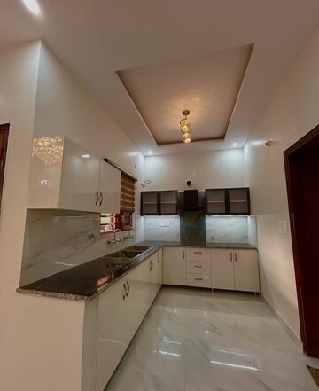 Kitchen in 2.5 BHK Builder Floor at Sector 34 – for Rent